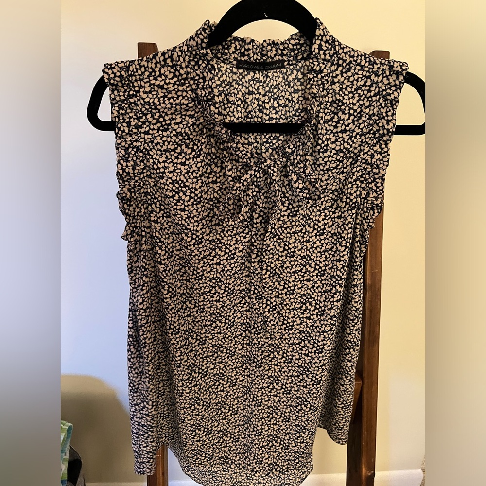 Sleeveless navy and tan top
